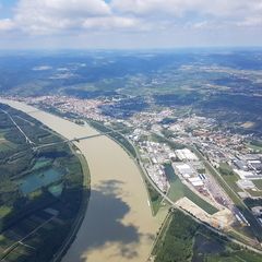 Verortung via Georeferenzierung der Kamera: Aufgenommen in der Nähe von Krems an der Donau, Österreich in 1300 Meter
